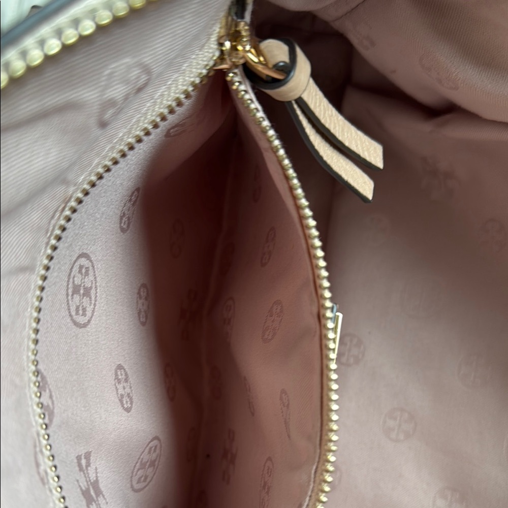 Tory Burch Tan Shoulder Bag with Adjustable Strap - Picture 10 of 11